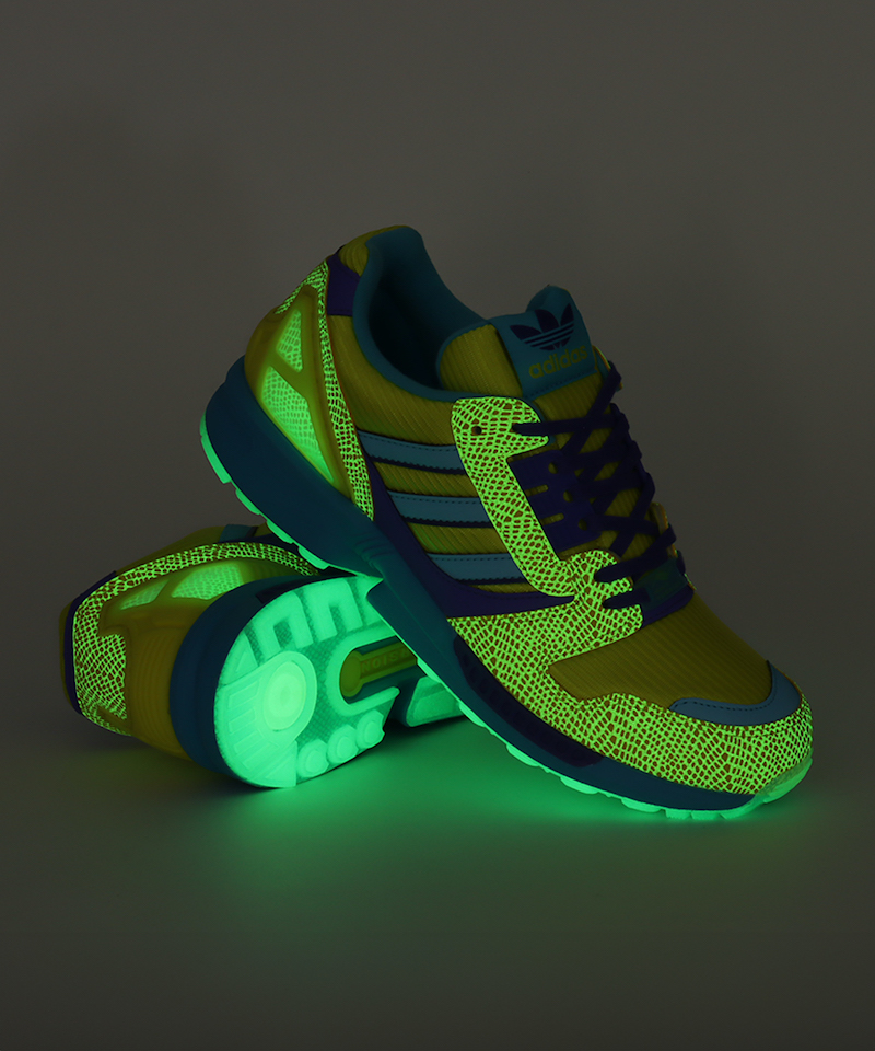 atmosとadidas Originalsの人気別注モデル「ZX8000」