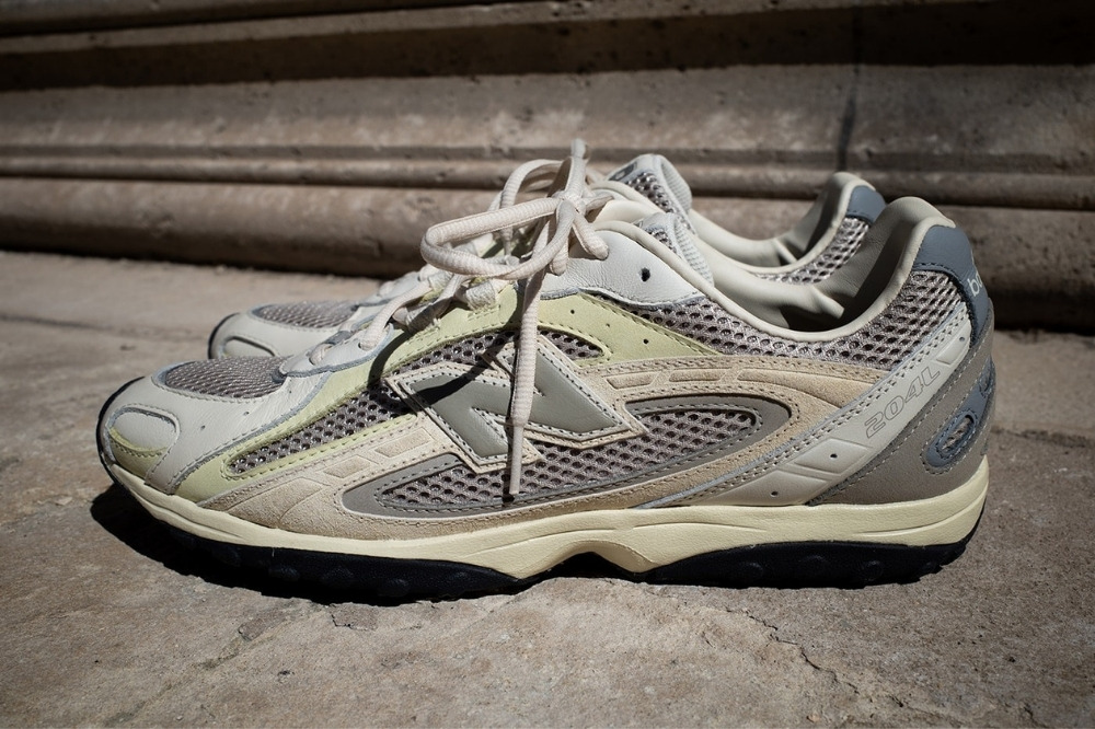 AURALEE x New Balance 204L