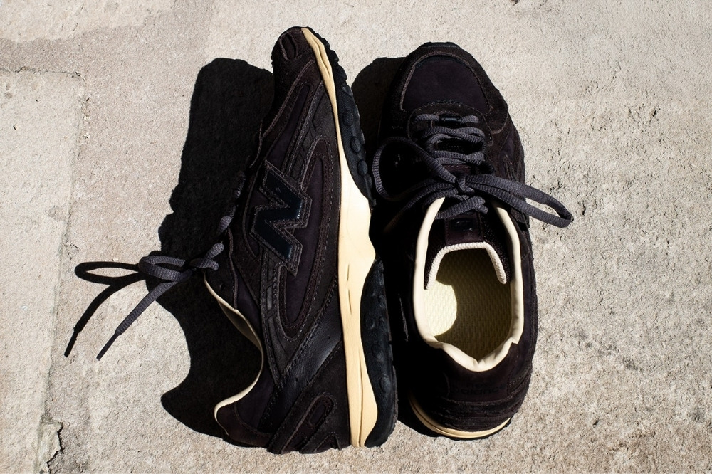 AURALEE x New Balance 204L