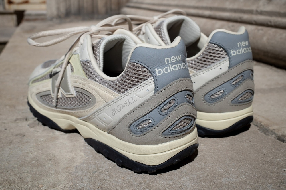 AURALEE x New Balance 204L