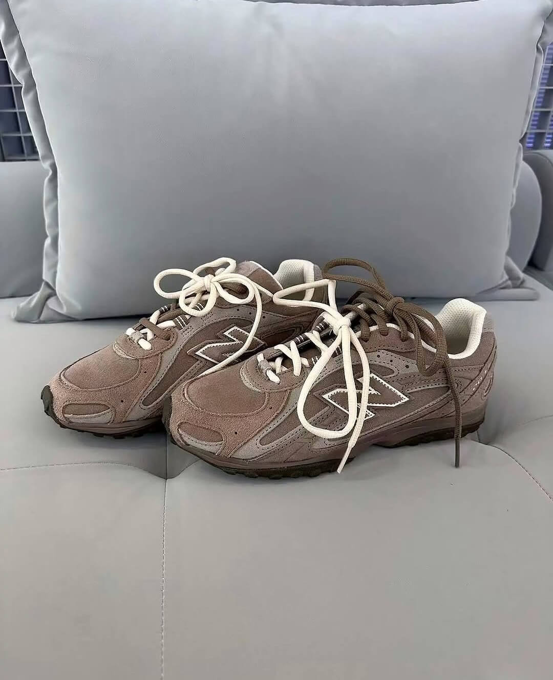 New Balance 204L "Beige Suede"