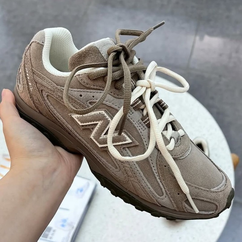 New Balance 204L "Beige Suede"