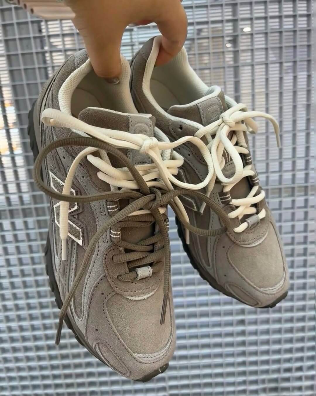 New Balance 204L "Beige Suede"