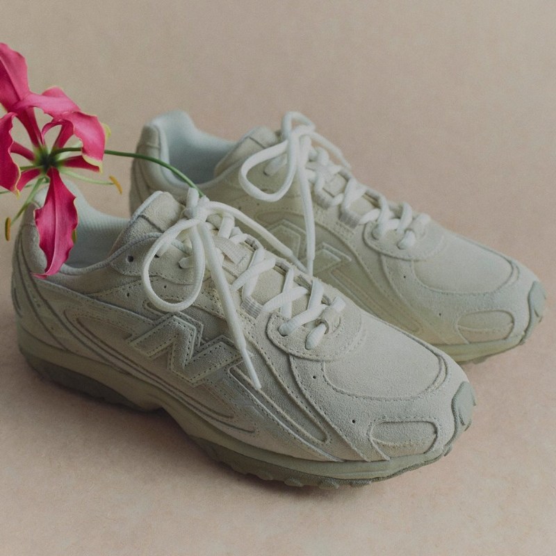 New Balance 204L "Beige Suede"