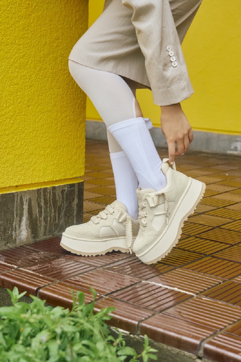UGG スニーカー アストロメル 厚底スニーカー Astromel 25cm 楽天市場 