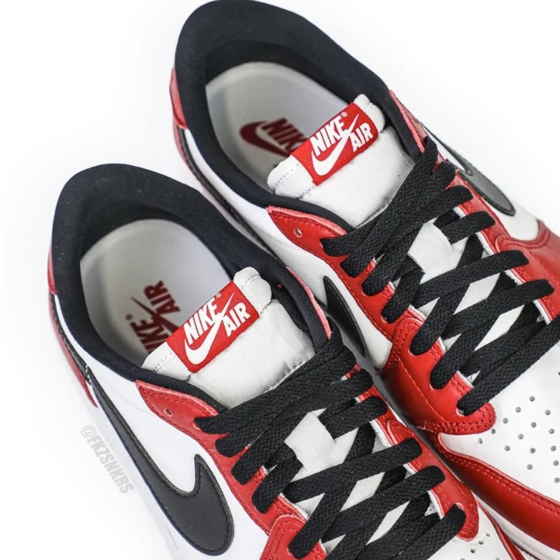 Air Jordan 1 Low OG “Chicago”