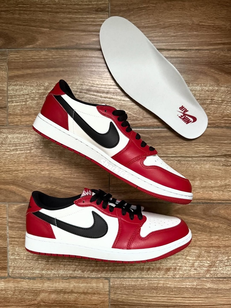 Air Jordan 1 Low OG “Chicago”