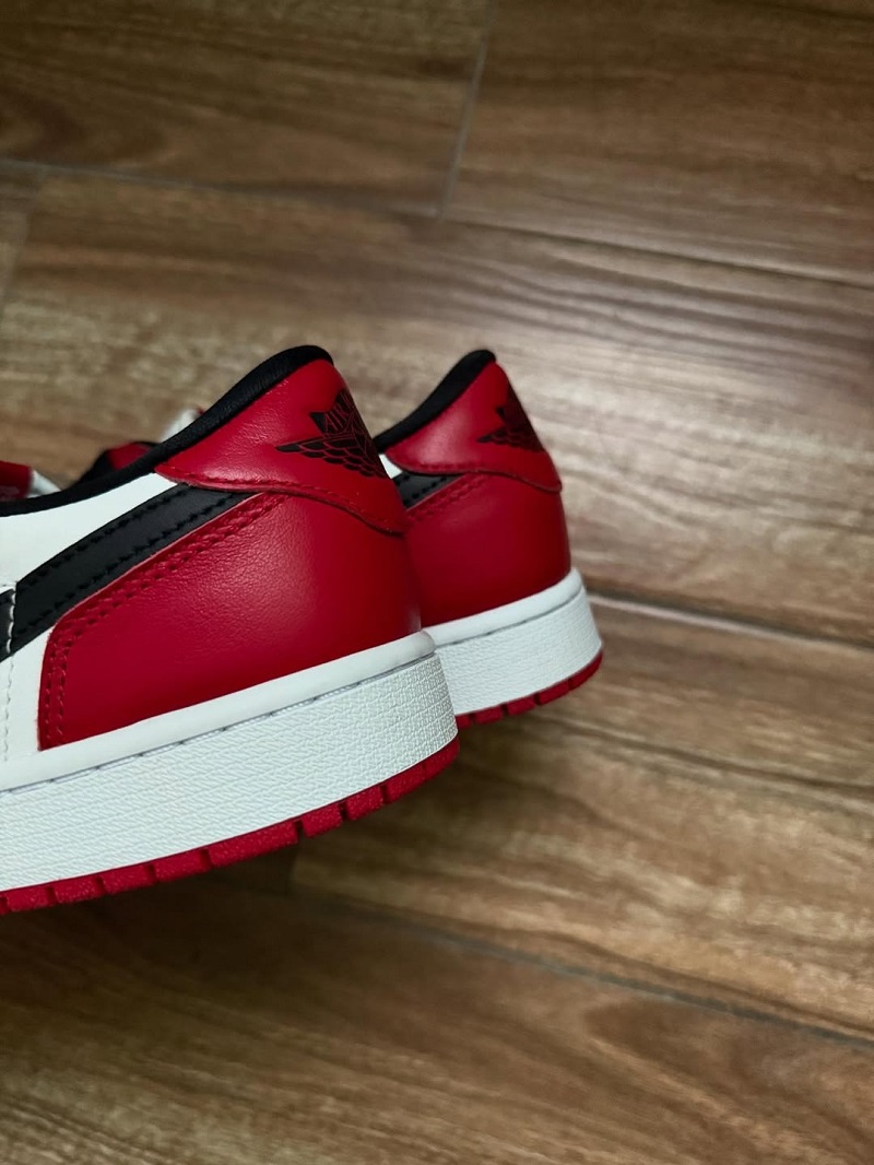 Air Jordan 1 Low OG “Chicago”