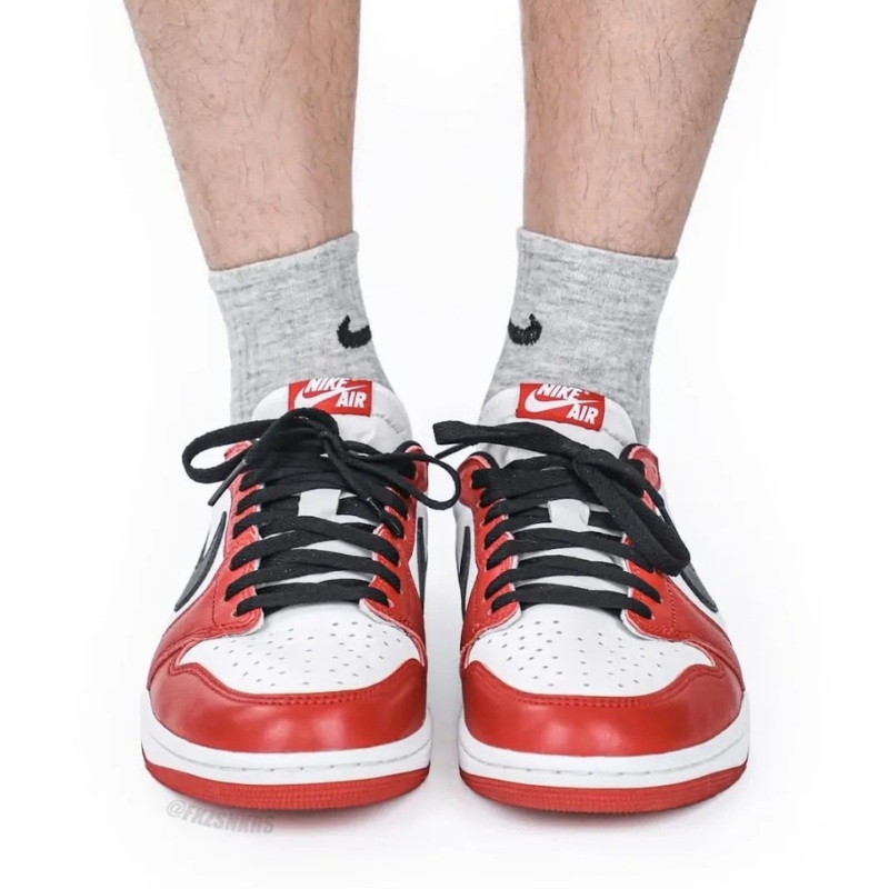 Air Jordan 1 Low OG “Chicago”