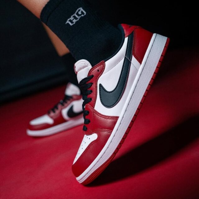 Air Jordan 1 Low OG “Chicago”