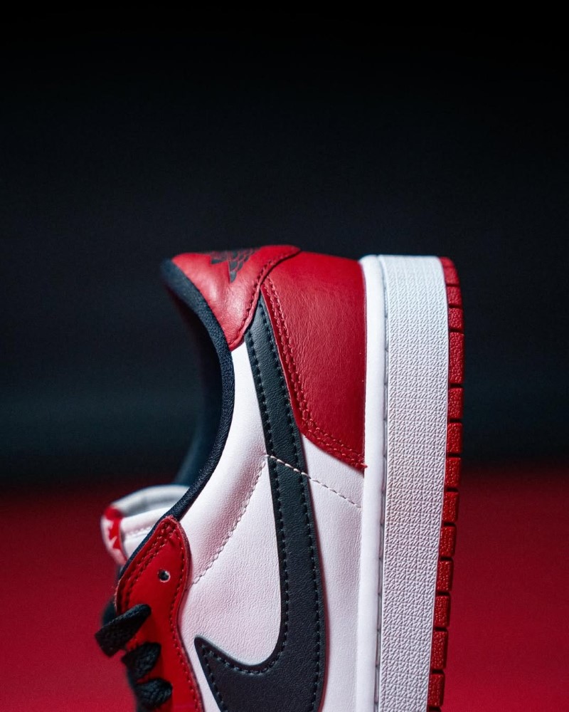 Air Jordan 1 Low OG “Chicago” 