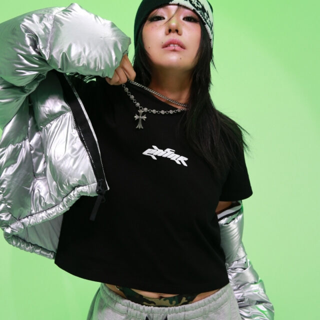 7月4日受注開始/9月6日発売｜「atmos pink」とダンサー・振付師「Akanen」のコラボレーションアパレルが完成