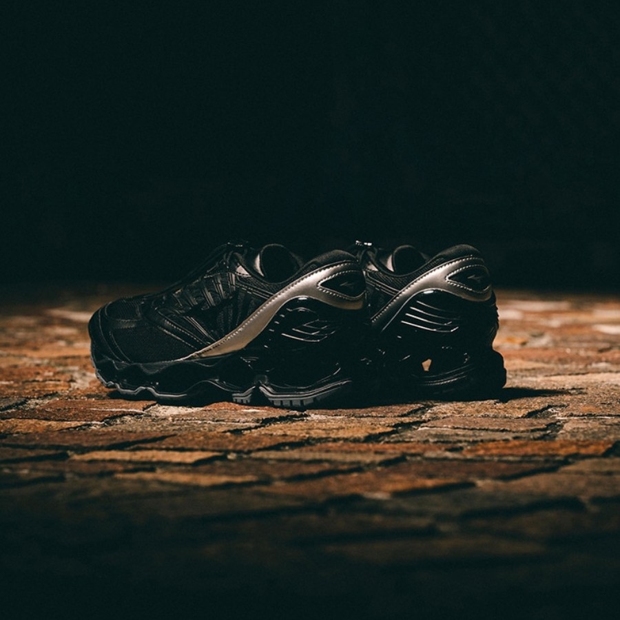 ÉDIFICE / IÉNA / Curated by Herringbone Footwear/ Mizuno Wave Prophecy LS "Monotone Cinema"