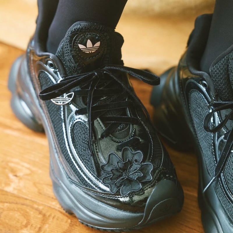 adidas OZVENUZ W