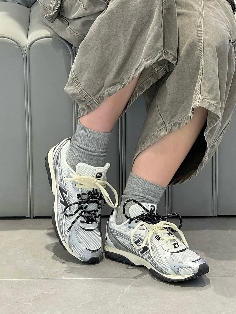 New Balance 204L “Silver Metallic”