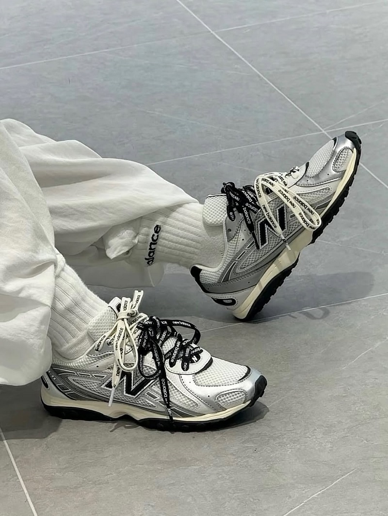 New Balance 204L “Silver Metallic”