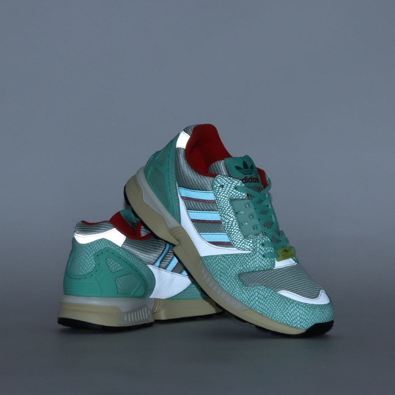 「atmos」と「adidas Originals」の名作別注シリーズ”ZX 8000 G-SNK”の11作目が登場