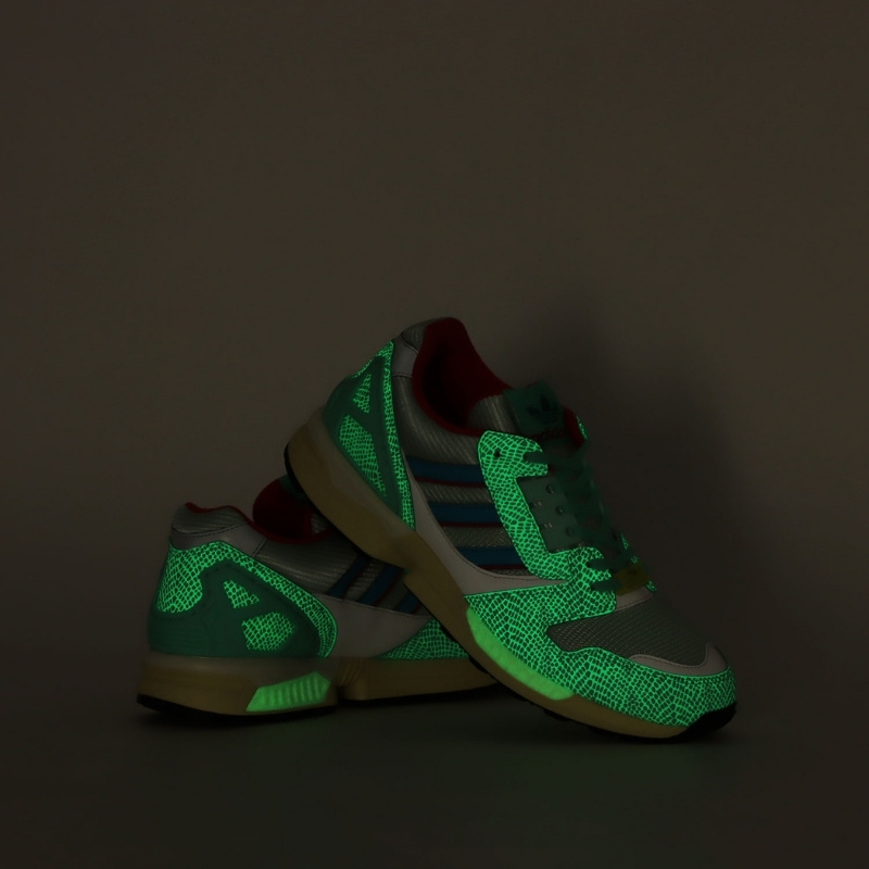 「atmos」と「adidas Originals」の名作別注シリーズ”ZX 8000 G-SNK”の11作目が登場