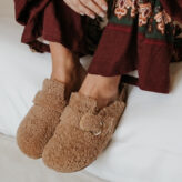 10月中旬発売｜「GENUINS」から高いクッション性と保温性を兼ね備えた新作クロッグサンダルが登場