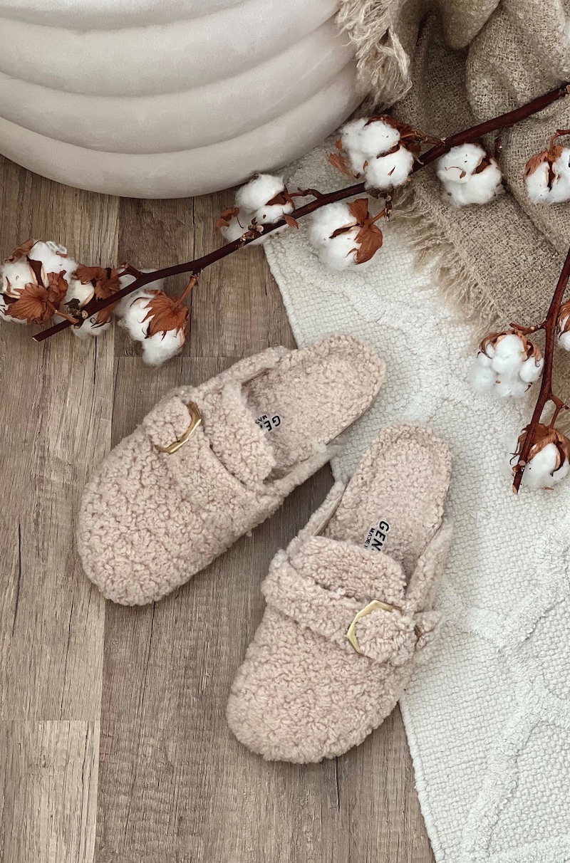 10月中旬発売｜「GENUINS」から高いクッション性と保温性を兼ね備えた新作クロッグサンダルが登場