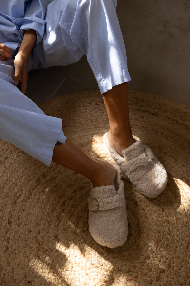 10月中旬発売｜「GENUINS」から高いクッション性と保温性を兼ね備えた新作クロッグサンダルが登場