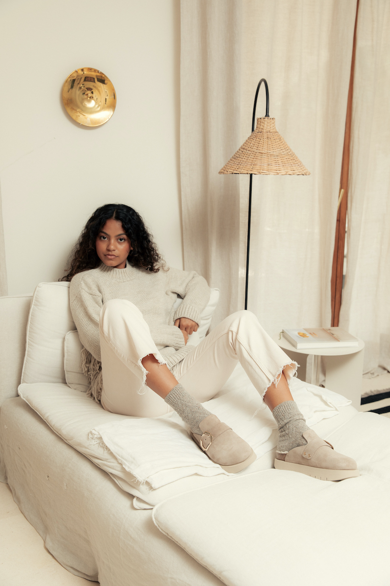 10月中旬発売｜「GENUINS」から高いクッション性と保温性を兼ね備えた新作クロッグサンダルが登場