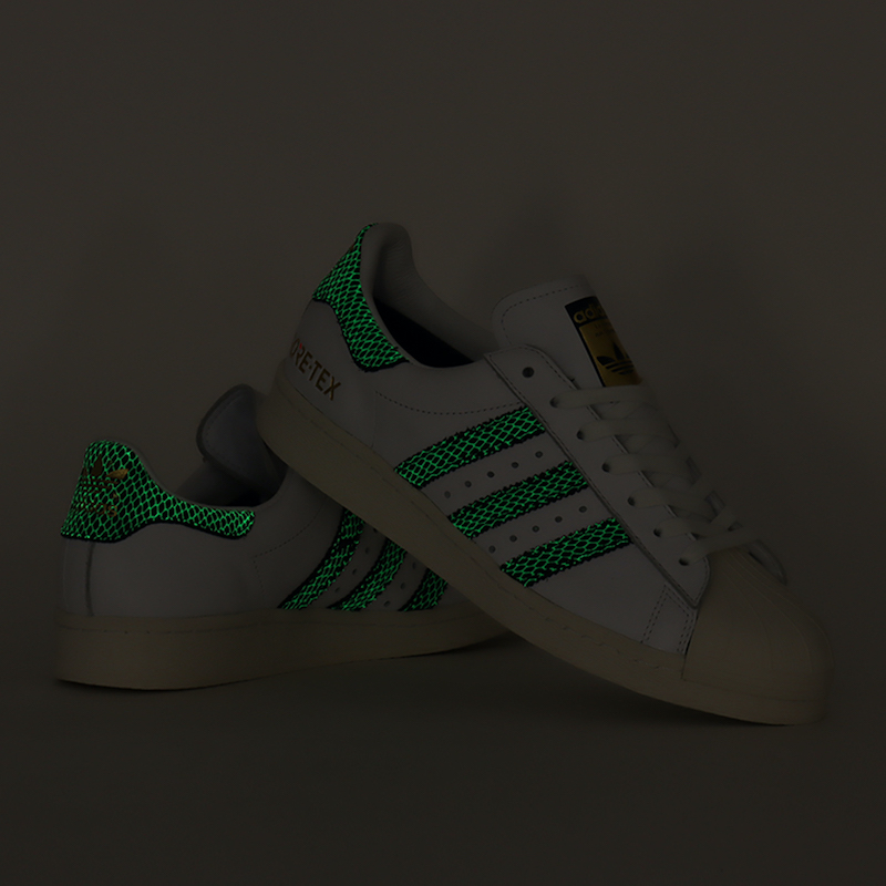 11月22日発売｜「atmos」の「adidas Originals」別注人気モデル『SUPESTAR 82 GTX』の新色が登場