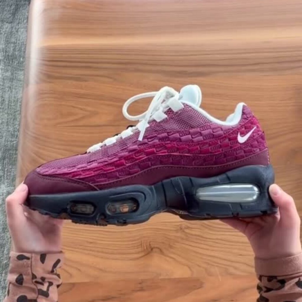 11月28日発売｜KITH x Nike Air Max 95 Kids “Burgundy”の定価・抽選・販売店舗情報