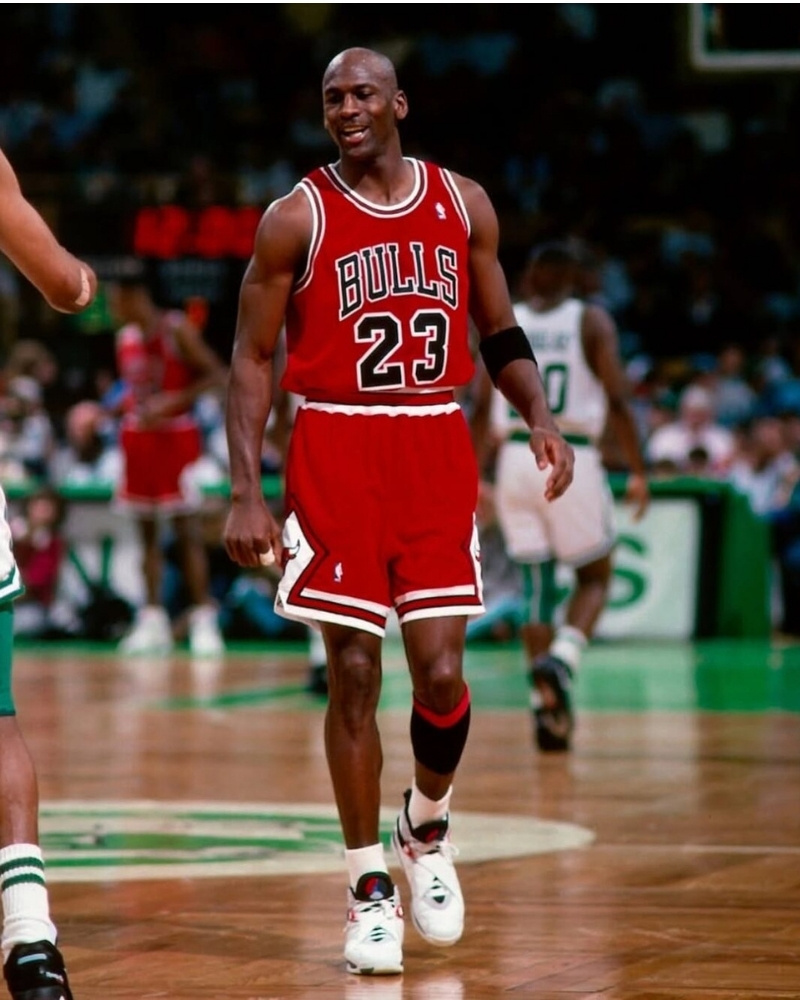 12月20日発売｜Nike Air Jordan 8 Retro “Bugs Bunny”の定価・抽選・販売店舗情報