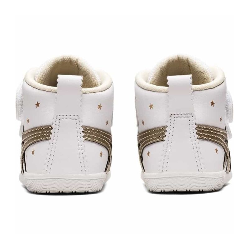 足の健康を考えるファーストシューズなら「アシックス(Asics)」が人気