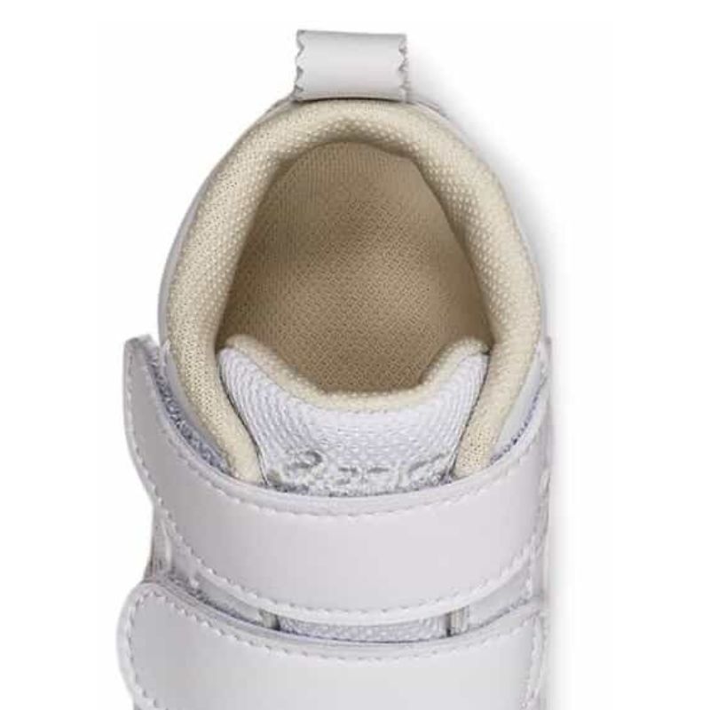 足の健康を考えるファーストシューズなら「アシックス(Asics)」が人気