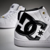 12月12日発売｜DC Shoes 「ALLIANCE HI SE SN」90年代ストリートカルチャーのDNAを纏う新作スニーカー