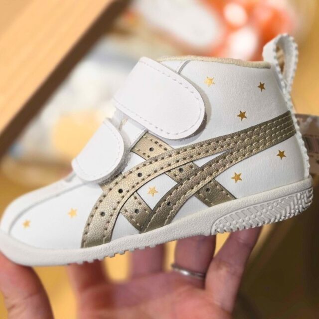 アシックスのファーストシューズを実物レビュー