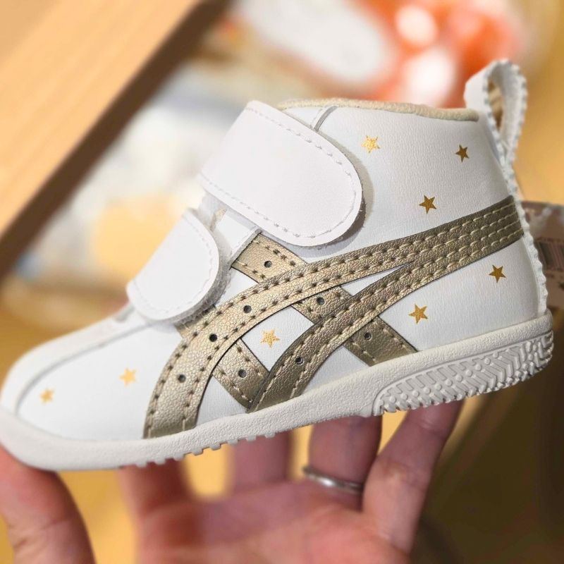 アシックスのファーストシューズを実物レビュー