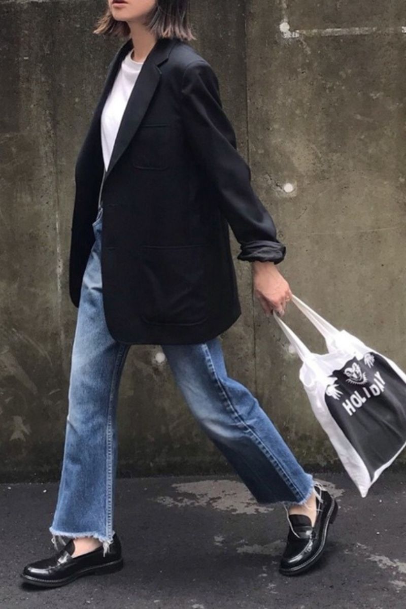 スニーカーで好感度大！女性向けのオフィスカジュアルコーデ完全ガイド