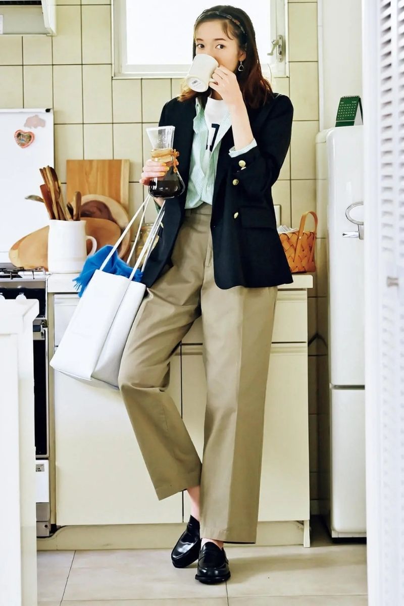 スニーカーで好感度大！女性向けのオフィスカジュアルコーデ完全ガイド