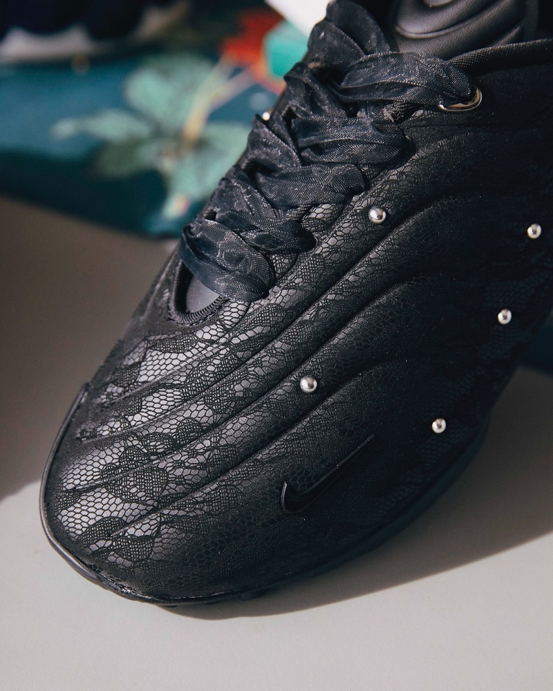 Nike Wmns Astra Ultra PRM