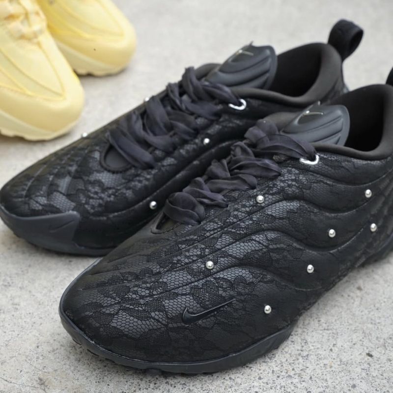 Nike Wmns Astra Ultra PRM