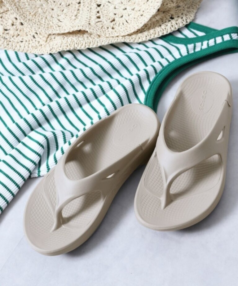 【2026最旬】OOFOSのサンダルコーデ！お洒落で快適に過ごす着こなしまとめ