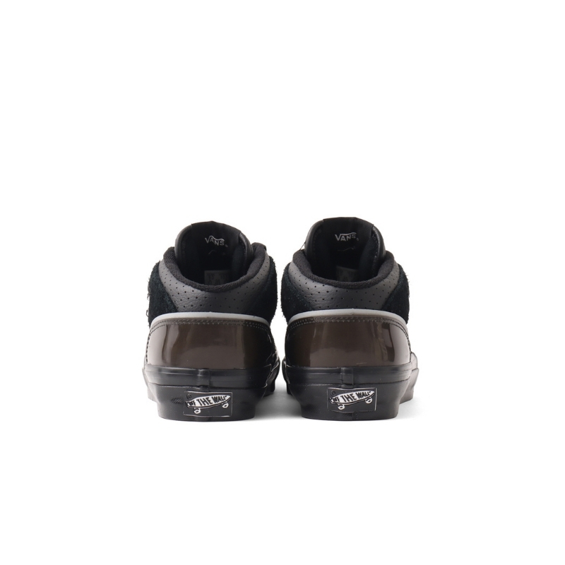 4月29日発売｜「VANS」の名作シューズ”HALF CAB”がTOKYOのカルチャーをまとったスペシャルモデルとして登場