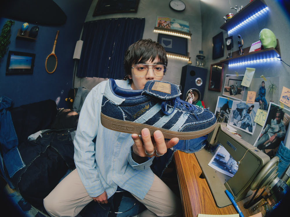 5月29日/6月中旬発売｜atmosとatmos pinkからadidas Originalsの『HANDBALL SPEZIAL』をベースにした”Denim Pack”が登場