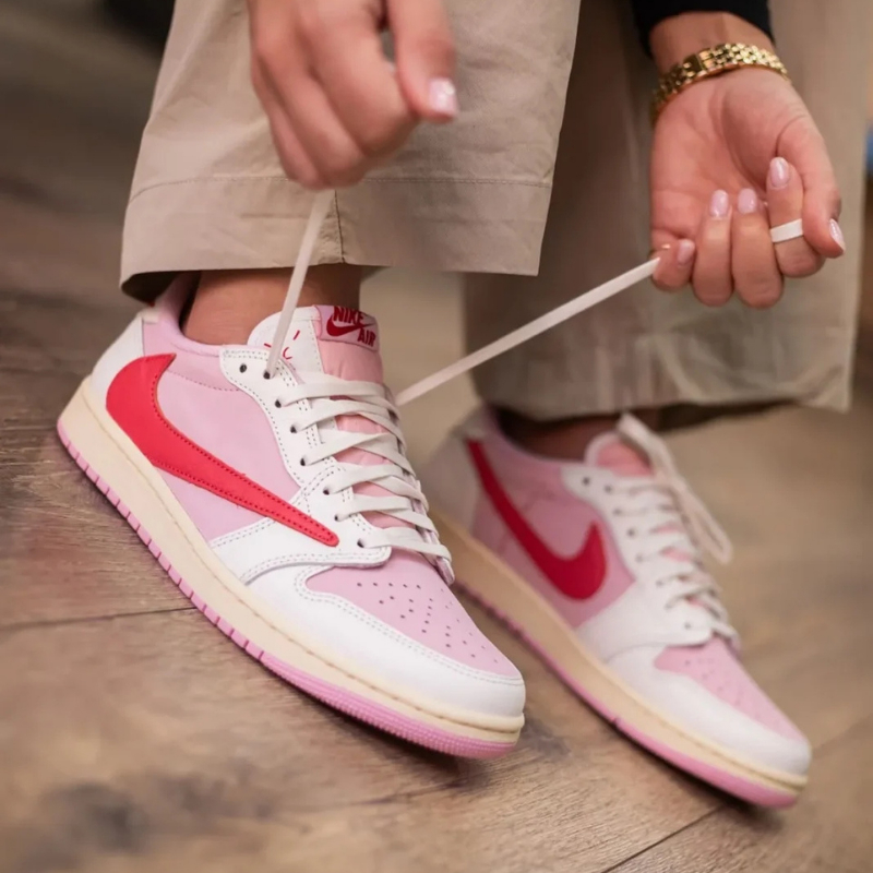 Travis Scott x AIR JORDAN 1 LOW OG "Shy Pink" & "Tropical Pink"