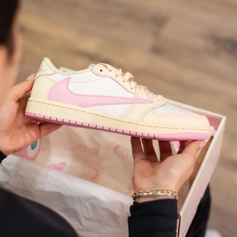 Travis Scott x AIR JORDAN 1 LOW OG "Shy Pink" & "Tropical Pink"