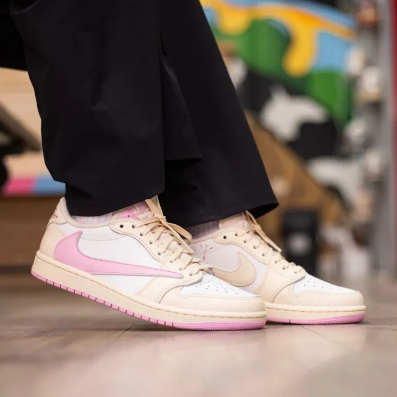 Travis Scott x AIR JORDAN 1 LOW OG "Shy Pink" & "Tropical Pink"