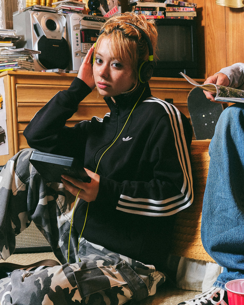9月18日発売｜atmos別注のadidas Originals FIREBIRD SWEATジャケットが登場