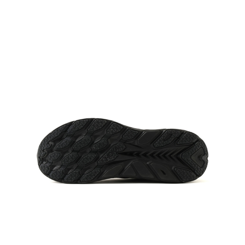 atmosよりHOKAの新モデルClifton UTL を発売 /大阪・三角公園とatmos 心斎橋店にて”The Jointz”のショットライブも開催